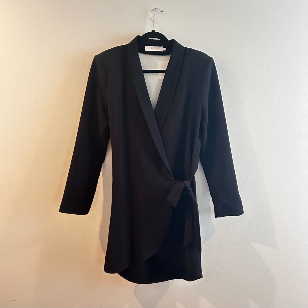 Astr Black Long Sleeve Graciela Blazer Wrap Dress, Size M